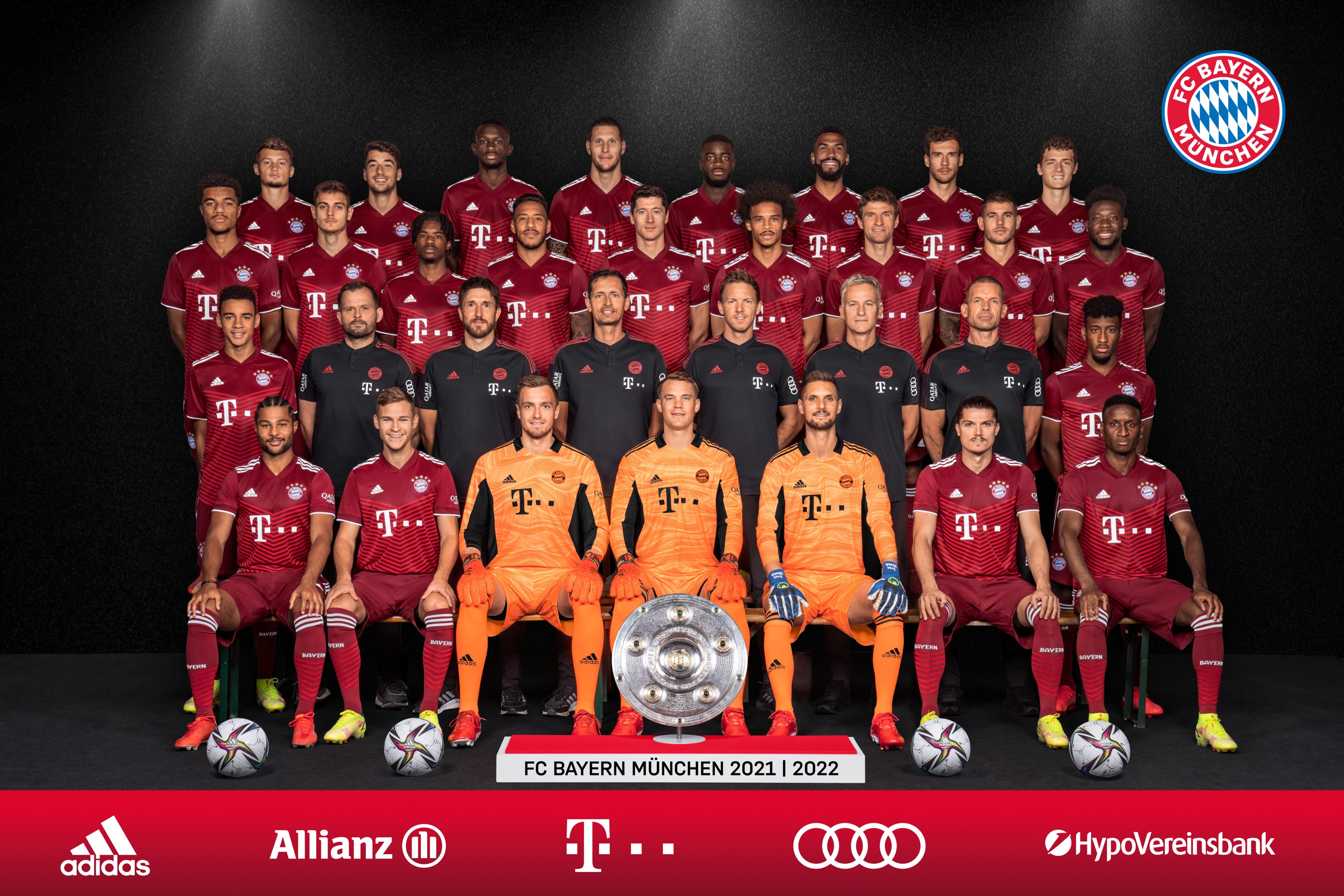 拜仁慕尼黑发布新赛季全家福"沙拉盘"前排抢镜