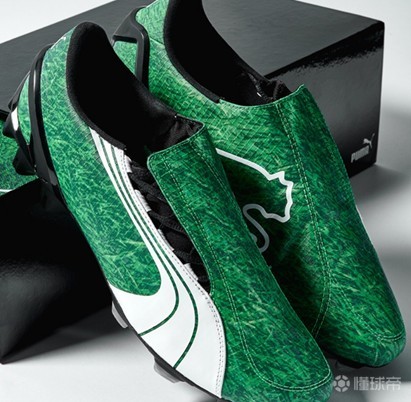 06在哪个年代都会是速度系球鞋巅峰的存在,而埃托奥本人也是v系