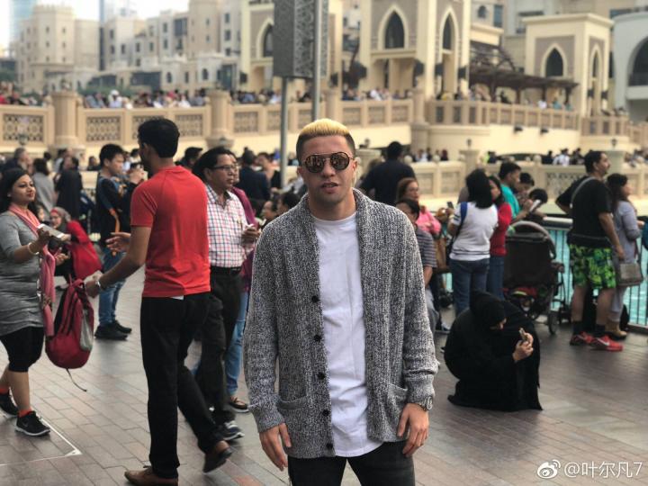 图集:忙里偷闲,叶尔凡,阿不都海米提迪拜街拍帅气十足