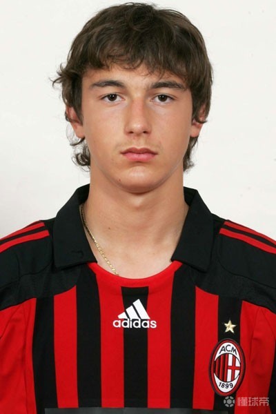 ac米兰时期的达米安马特奥·达米安,2004年加入ac米兰青训.