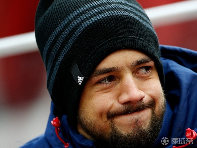 今年1月份,德国边锋尤尼斯前往意大利接受那不勒斯的体检.