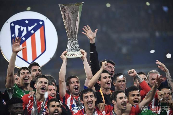 马竞欧联夺冠图集:托雷斯亲吻奖杯,格列兹曼与女儿互动