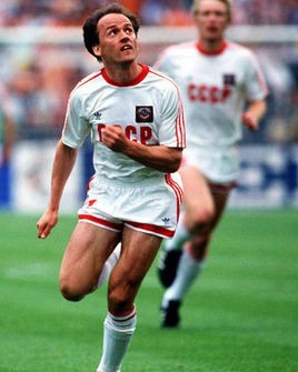 队中拥有1980年代世界最佳门将达萨耶夫,1975年欧洲足球先生布洛欣