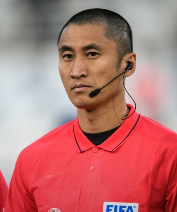 中国足协首次组建职业裁判团队 三名国内金哨 两名国际金哨|懂球帝