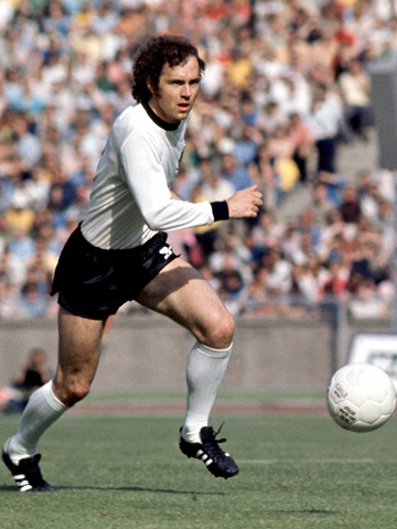 3贝肯鲍尔(西德)参加世界杯年份:1966, 1970, 1974出场次数:18进球:5