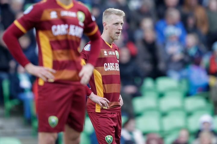 主教练格伦戴克在首发阵容上作出了调整,由马隆内和皮纳斯担任首发