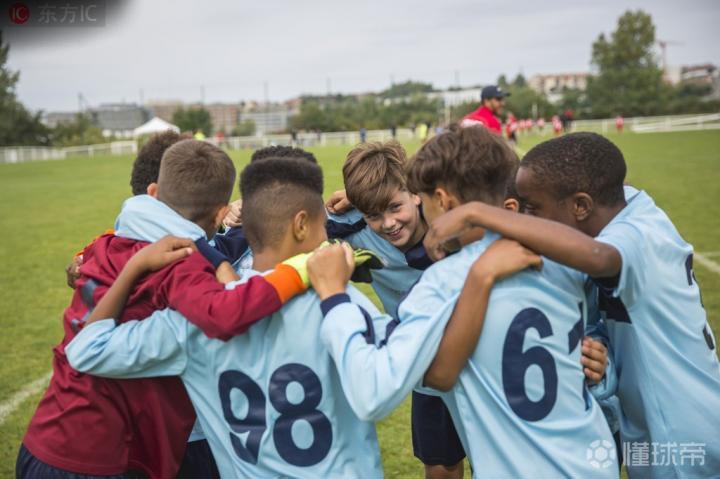 英国青少年比赛奇葩规则要是落后四球就能多上一个人