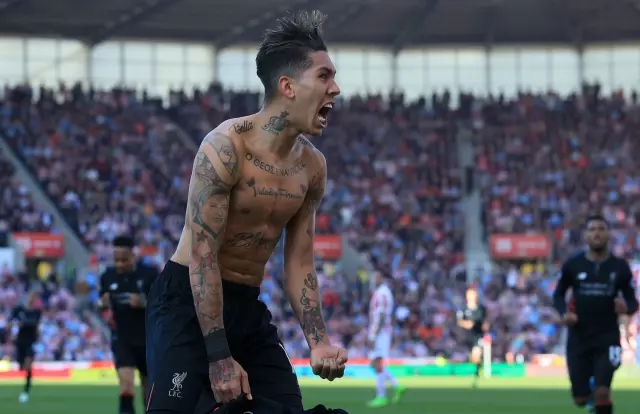 菲尔米诺与许多同龄人一样,菲尔米诺的身上也有大量的纹身,从他的脖子