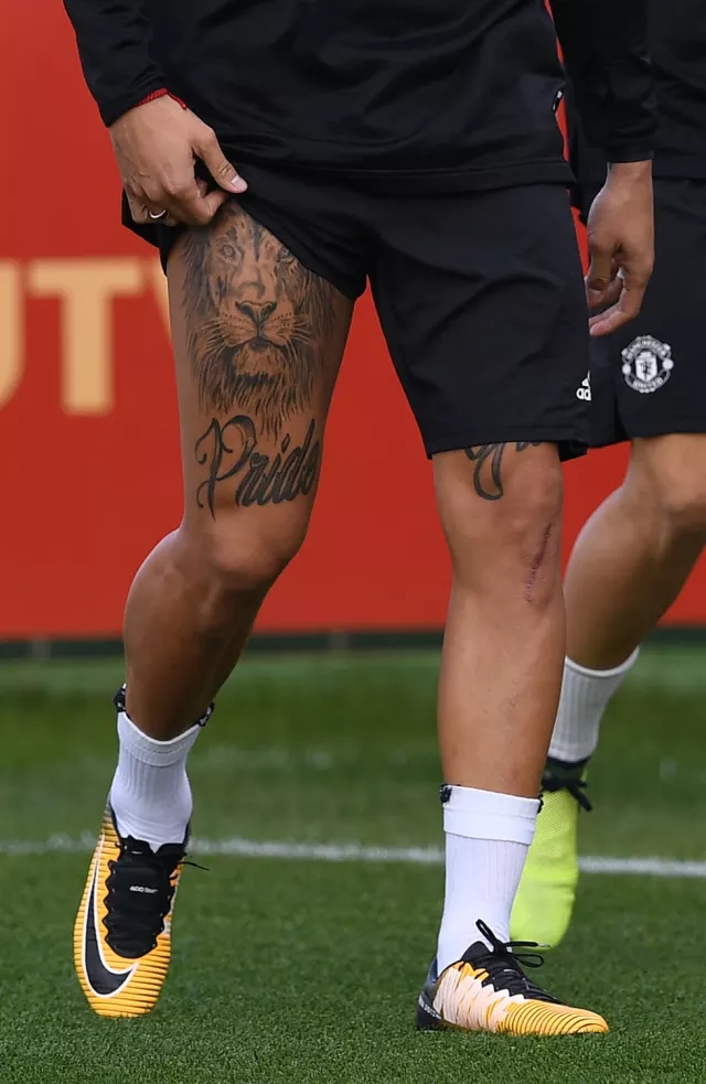 乔-哈特晒盔甲纹身,但有球星比他更重口|乔-哈特|德罗西|拉莫斯|伊布