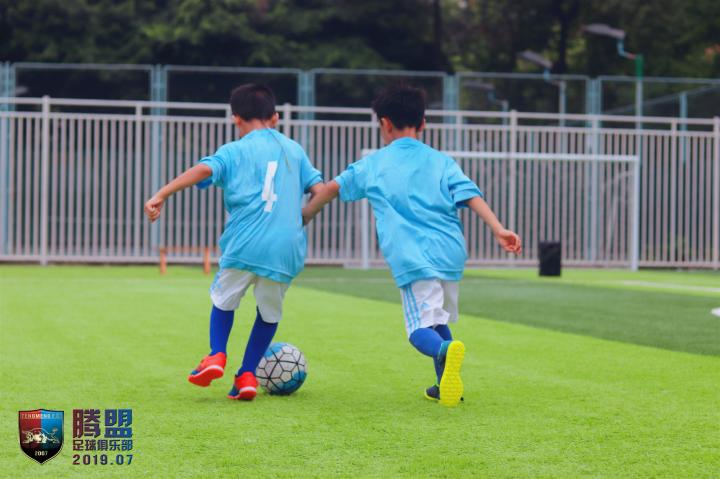 日常训练上镜腾盟足球少年团