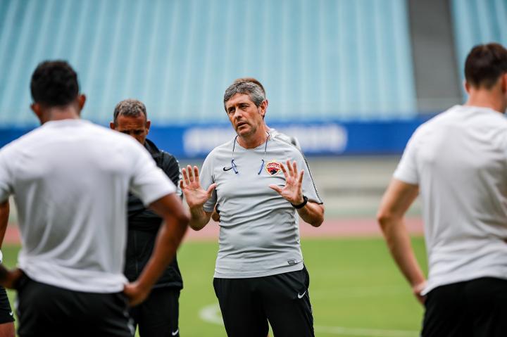 赛前| 索萨亮相赛前训练,卡罗强调全队要达到最高要求|深圳|卡罗|懂球