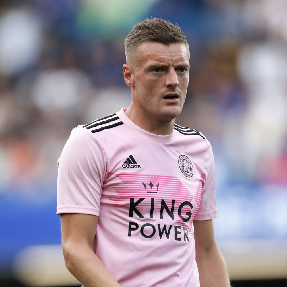 队务的失误瓦尔迪穿着无臂章球衣出战英超联赛