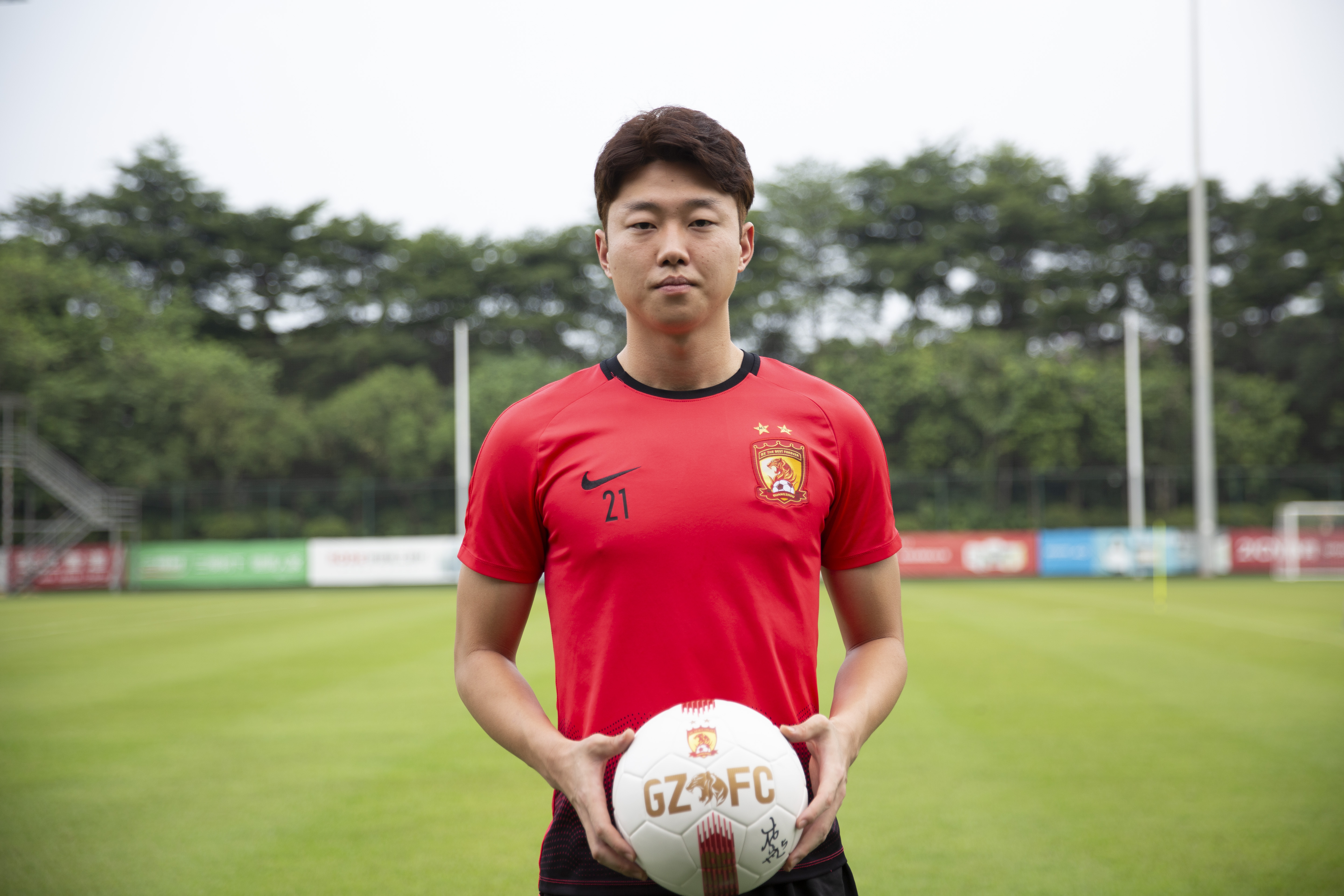 恒大开放日高准翼专访:夺冠是最好的生日礼物,伤势已无大碍