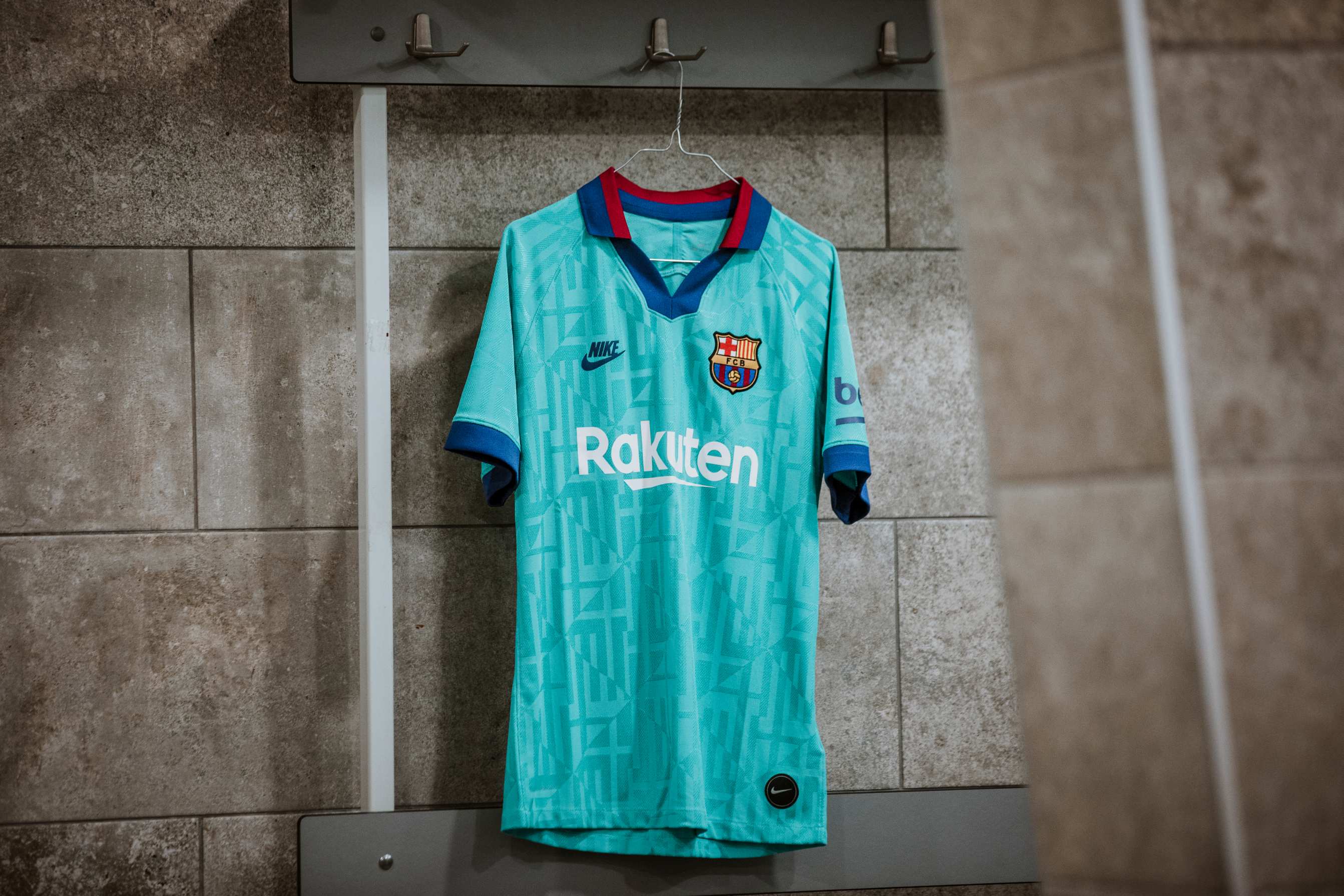 巴萨第三球衣正式发布,灵感源于"引以为傲的巴塞罗那城"