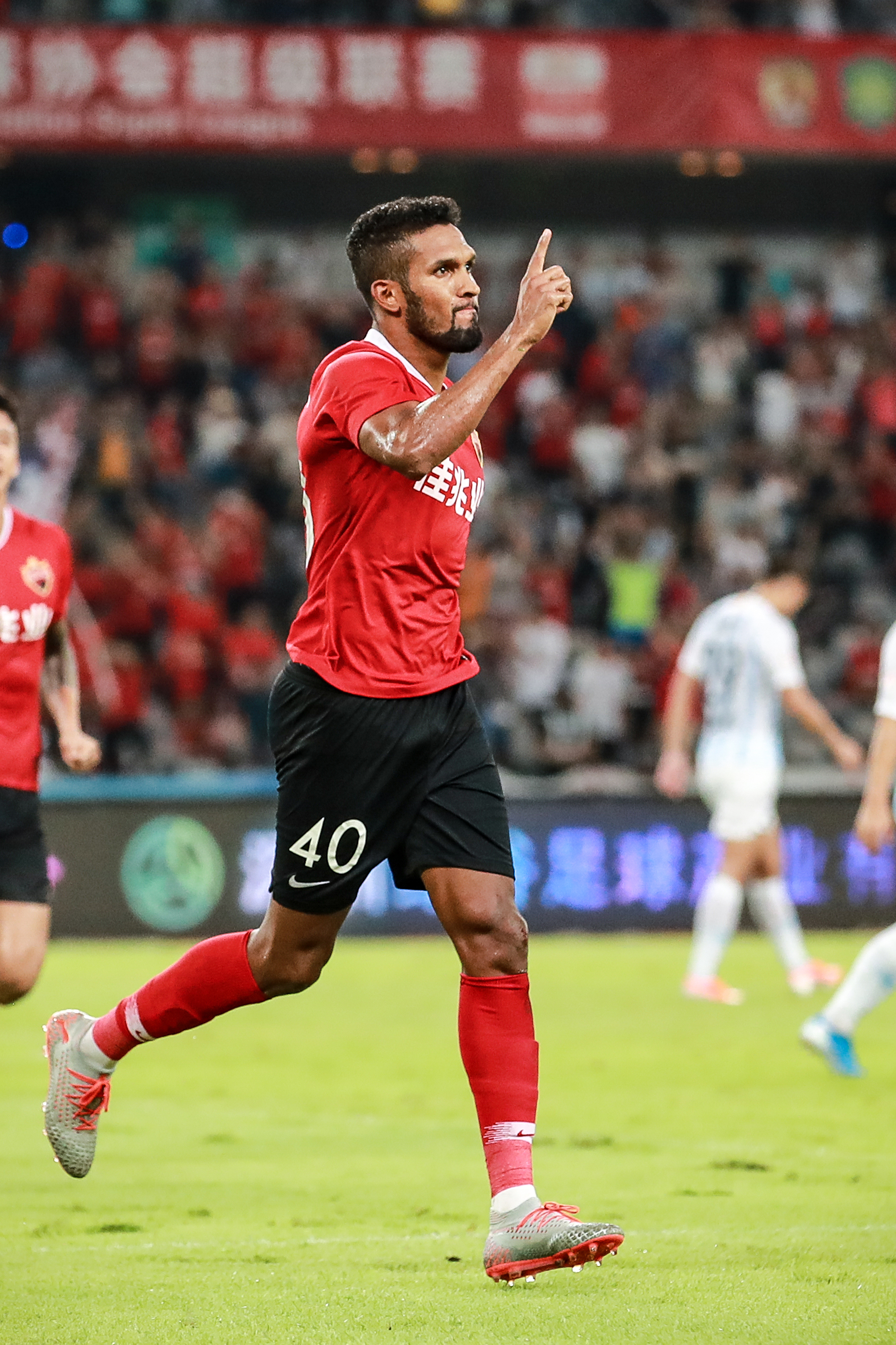 深足tv|索萨专访:深圳球迷太可爱,努力赢球给你们送战靴