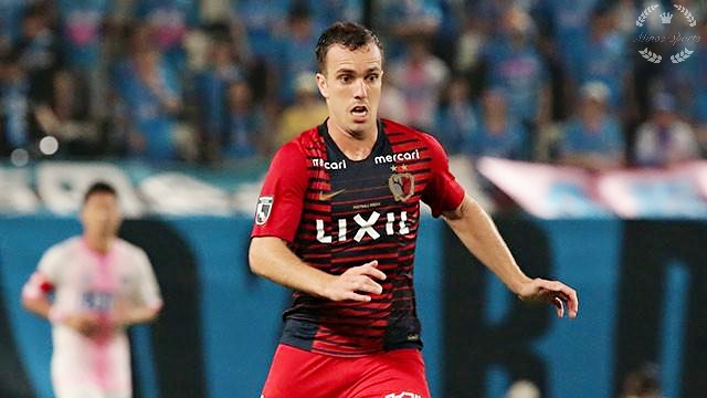 年初加盟的巴西前锋马科斯·儒尼奥尔和他的老乡儒尼奥在这套