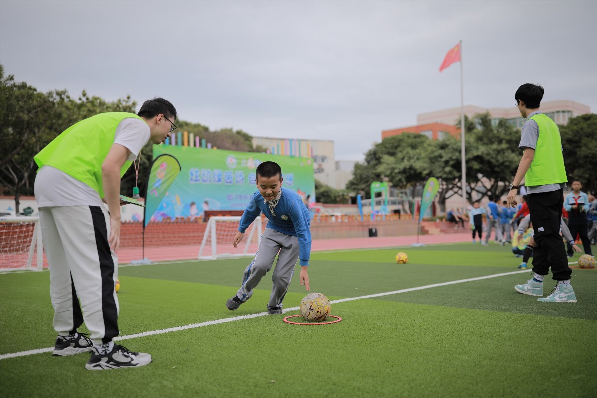 贯彻快乐:乐安小学校园足球嘉年华暖冬开幕
