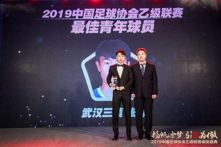 2025江西省城市足球联赛-赛程/比分/球队阵容全掌握-本地足球热血来袭！篮球场地、场人造草坪技术参数要求材料
