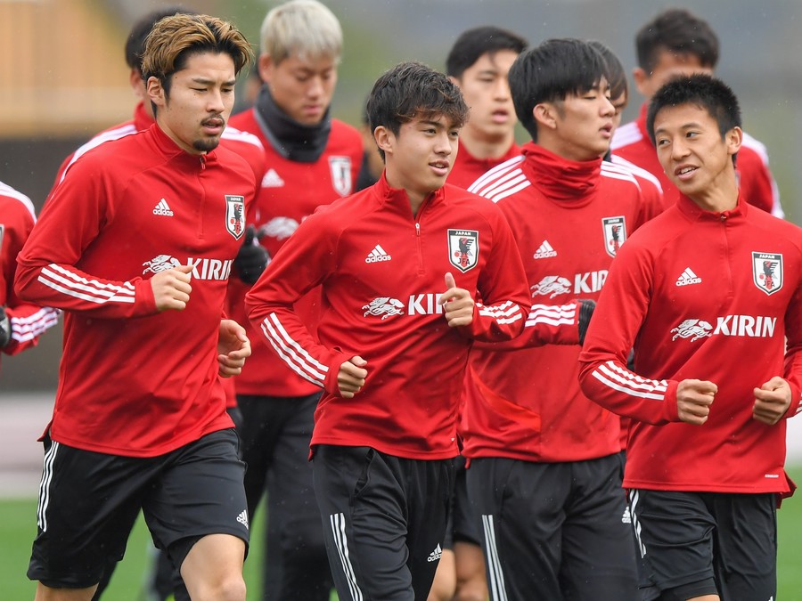 日本足协公布u22国家队球员编号安部裕葵10号