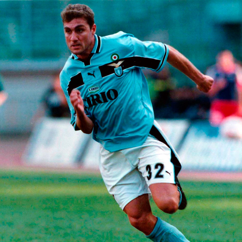 最经典展示,拉齐奥发布俱乐部成立120周年纪念球衣