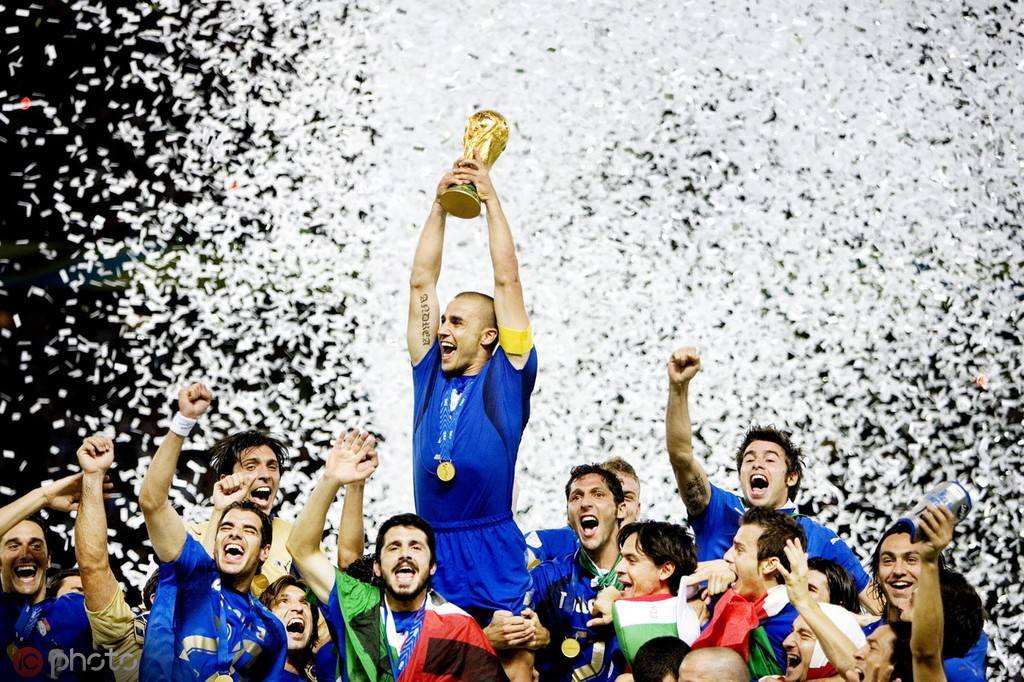 老照片:齐达内与大力神杯的诀别