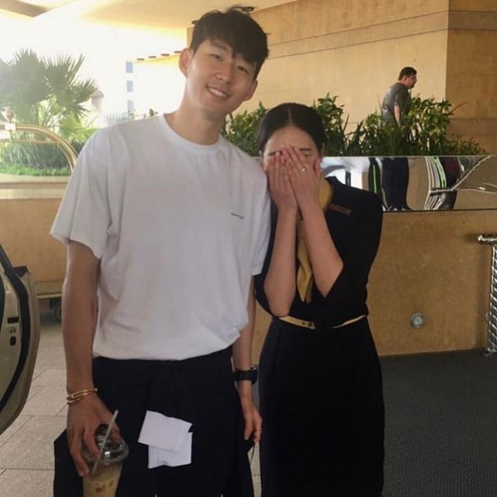 27岁 身高 :183cm 体重:76kg孙兴慜在穿搭上确实有可取之处,这套上身