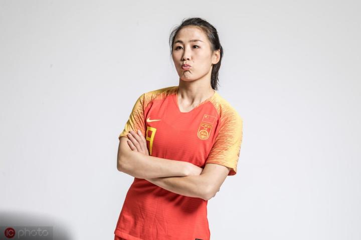 杨丽:世界杯上没有弱队,我们会把压力转化为动力|中国女足|杨丽|懂球