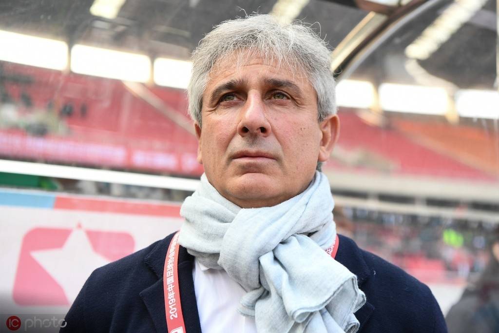 官方:乔迪-温亚尔斯不再担任青岛黄海一线队主帅