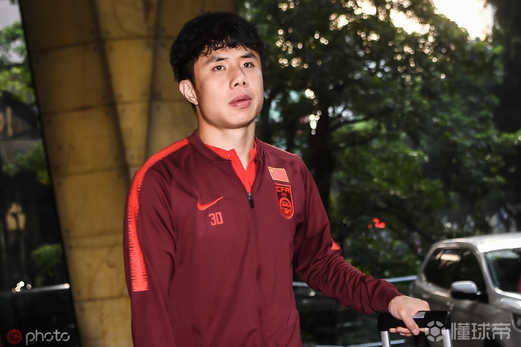 蒿俊闵没特别想过当队长的事谁穿上这身衣服都会全力以赴