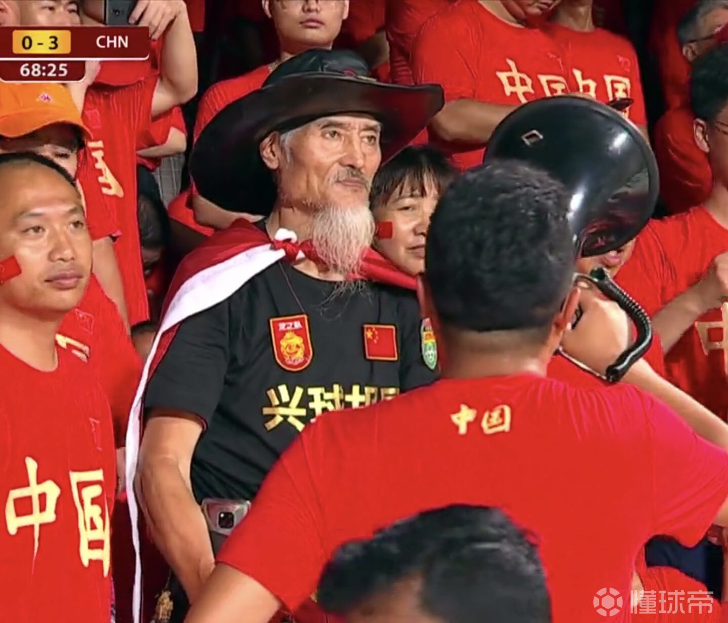 转播镜头多次拍到中国球迷的老朋友罗西