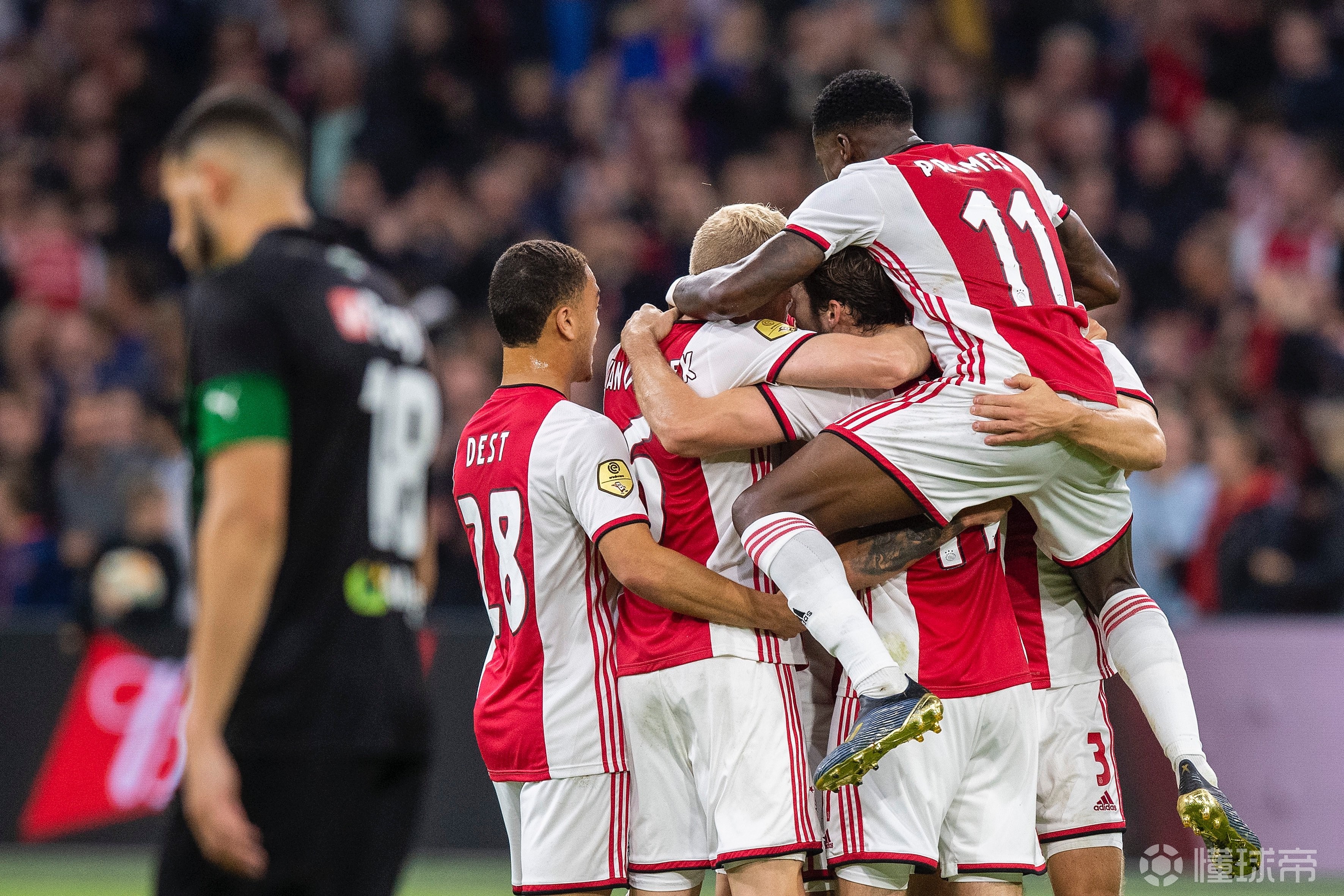 荷甲综述:阿贾克斯,埃因霍温继续领跑,费耶诺德大胜止颓