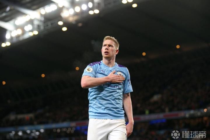 第一位,德布劳内在三个英超赛季至少送出15次助攻