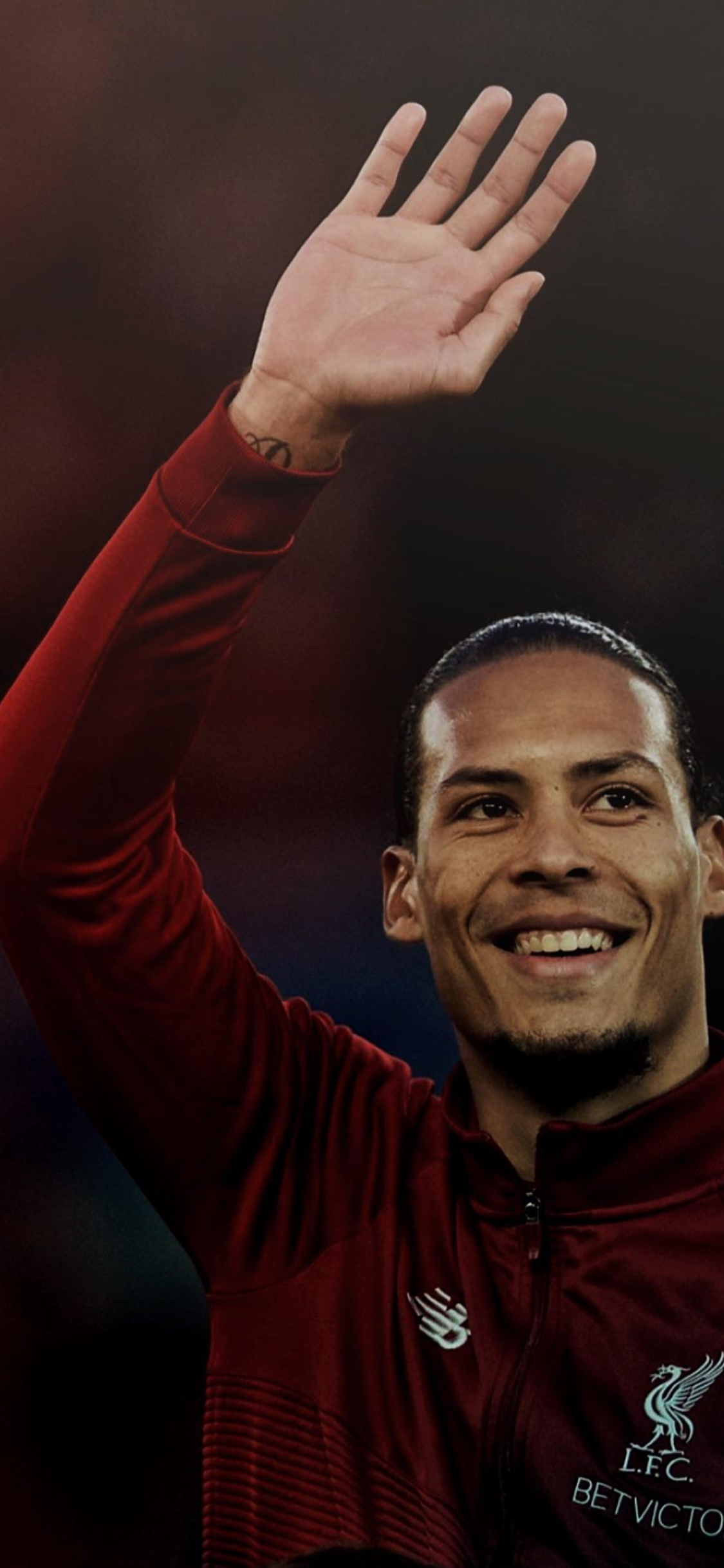 踢球侠壁纸:英超利物浦范戴克第三期