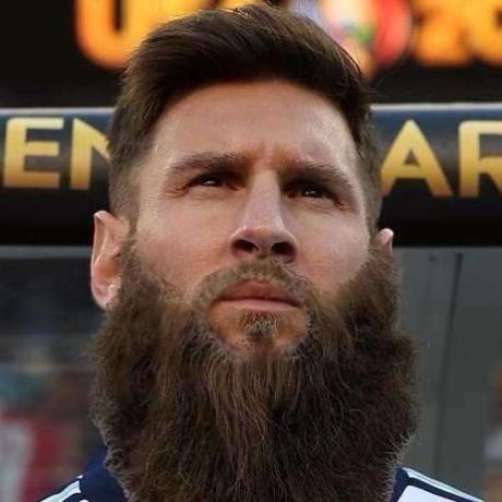 新造型来了!c罗最近开始留起了胡子,精神小伙秒变成熟大叔