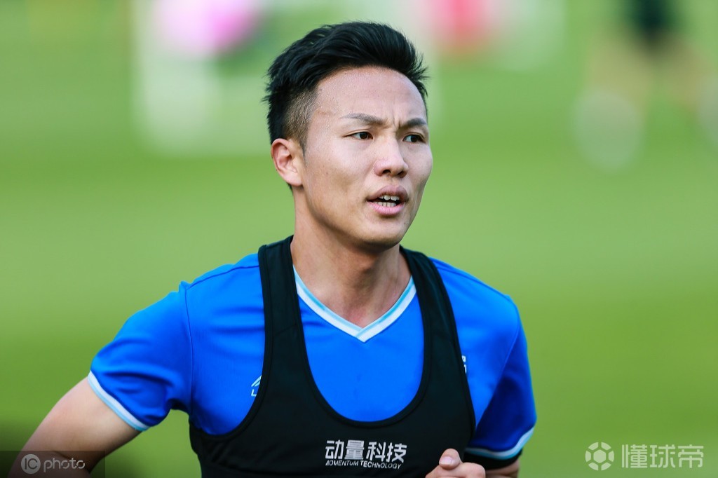 记者邓卓翔将签约武汉三镇渠成桑一非等人也在试训