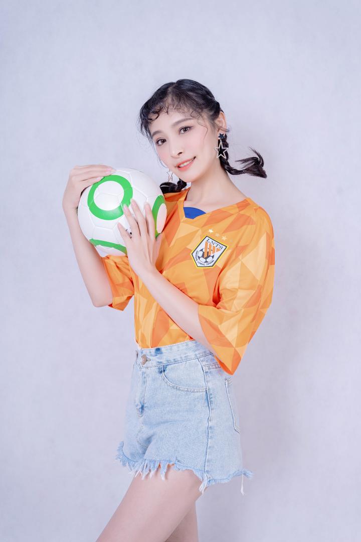 中超宝贝大pk蒿俊闵球迷士子李小姐姐为鲁能加油