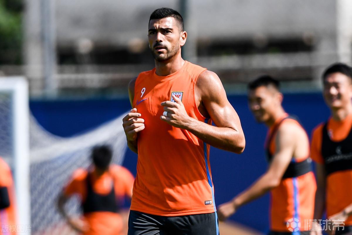 山东鲁能外援佩莱已经开始跟队合练从体型上看佩莱