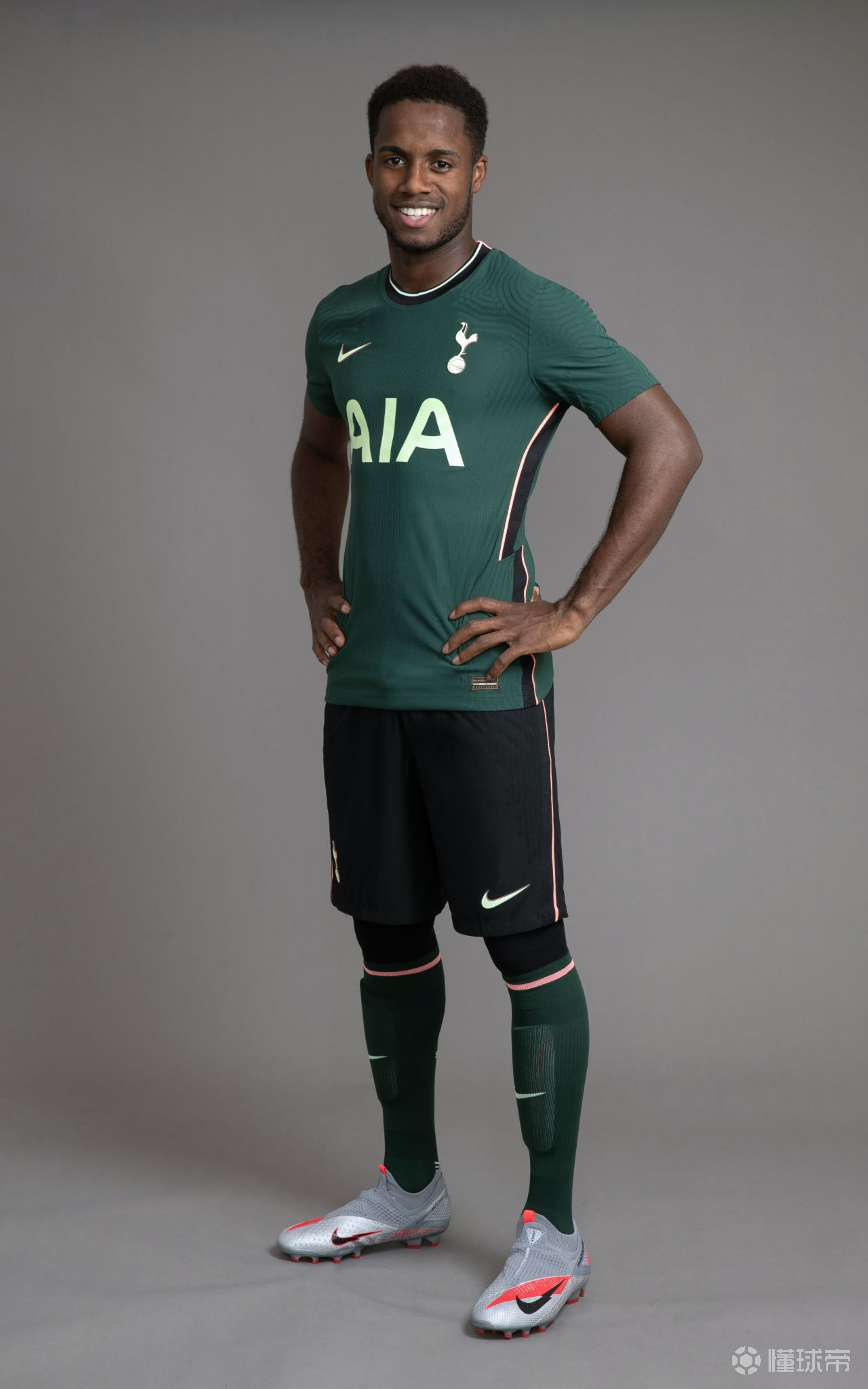 定妆托特纳姆热刺2021赛季主客场球衣及