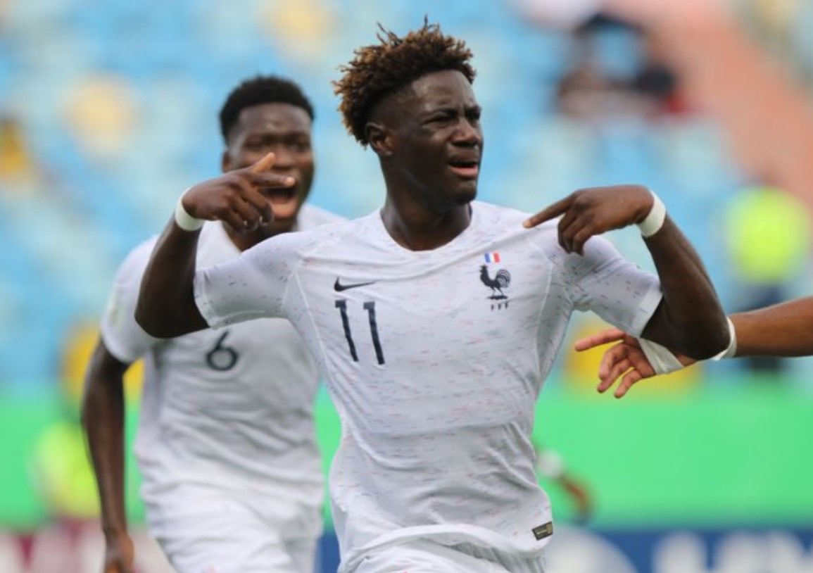 姆布库(nathanael mbuku)兰斯右边锋,18岁,能力66,潜力80新赛季定位