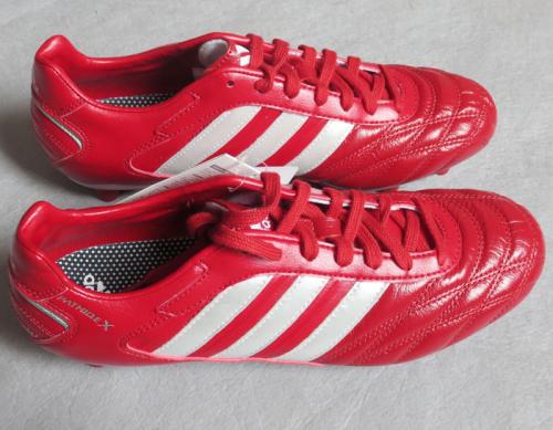 adidas的日系,使用的欧美球员就比较少了,西多夫曾经在日本踢慈善比赛