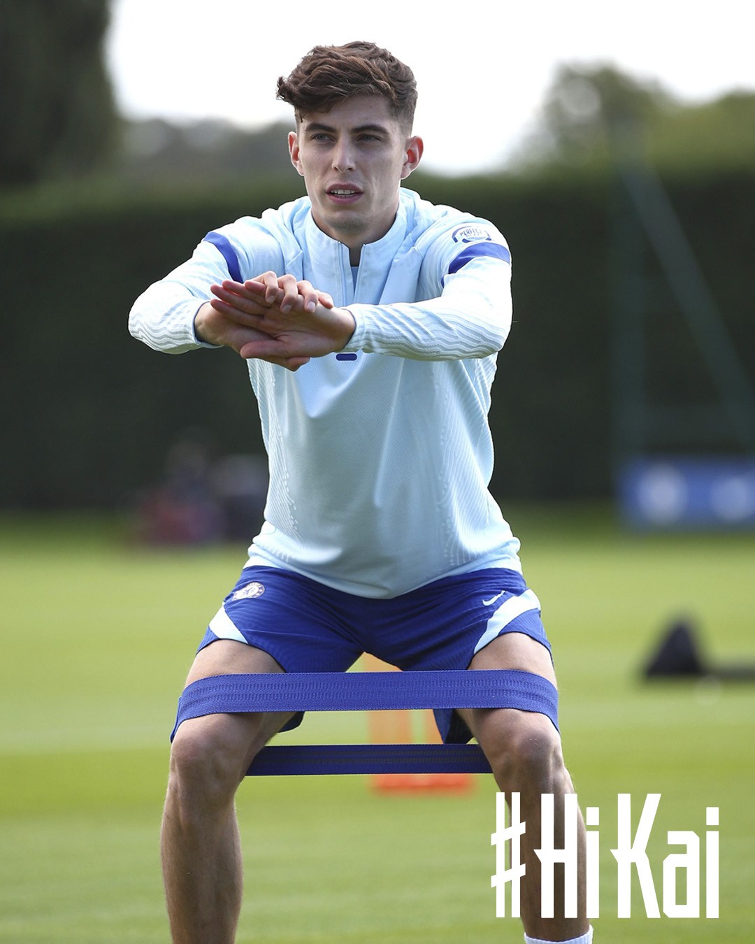 切尔西晒哈弗茨首次训练照:小凯在科巴姆的第一天