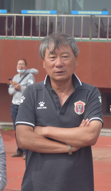 自己的足球生涯,原国足,辽足后卫董礼强也是王思孝指导发掘出来的人才