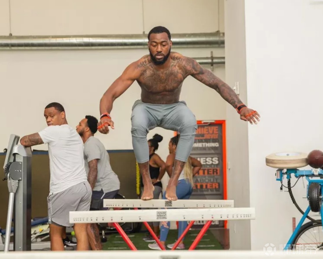 约翰沃尔晒个人训练照拼搏模式