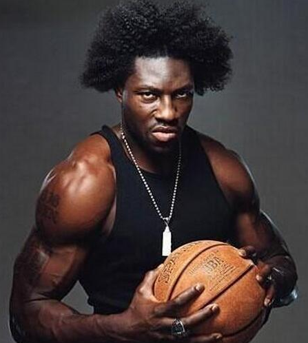 阿泰这样的肌肉男,直接被大本推了几米远,这力量太可怕.