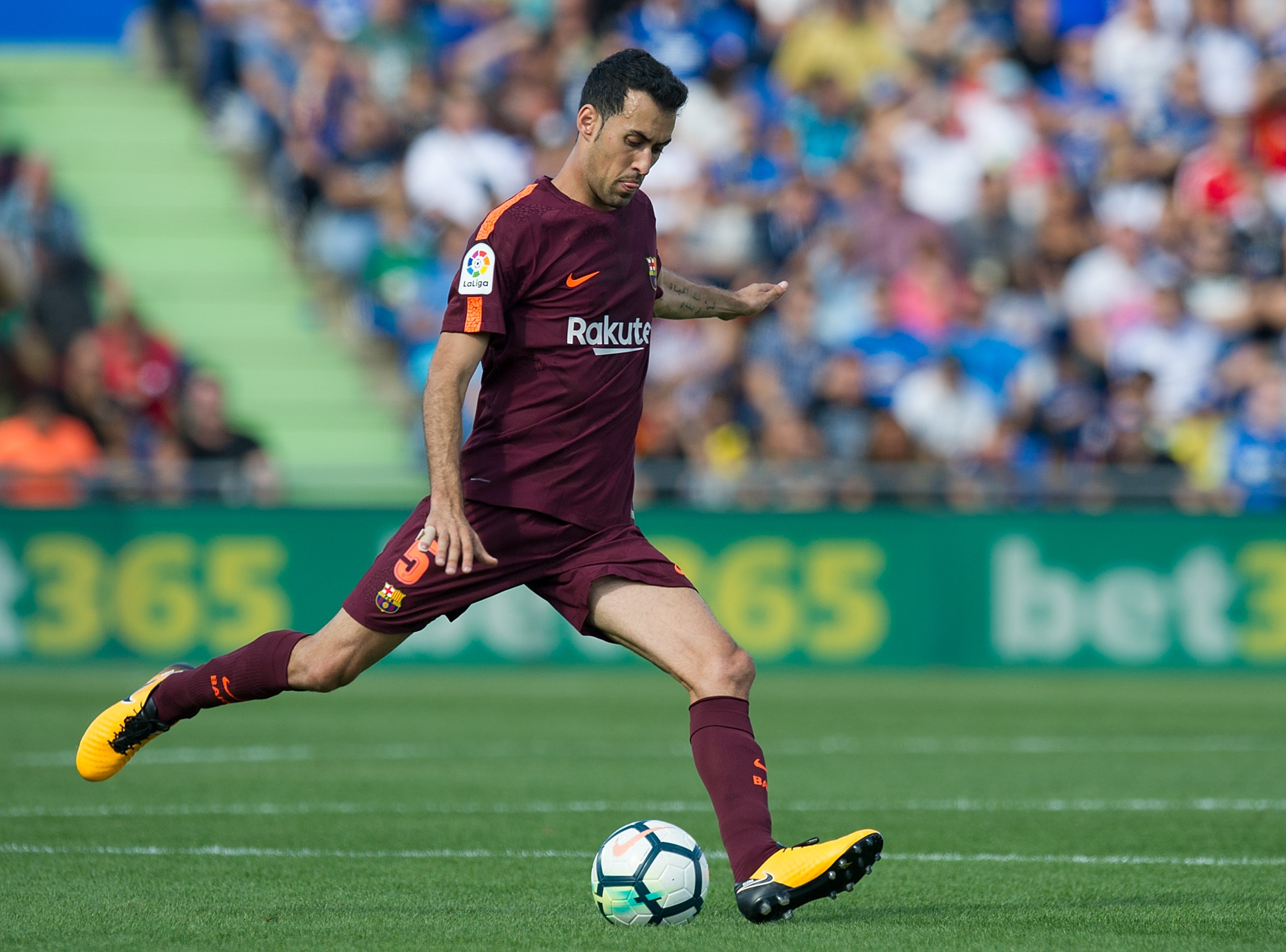 足球基础三种基础长传球技巧