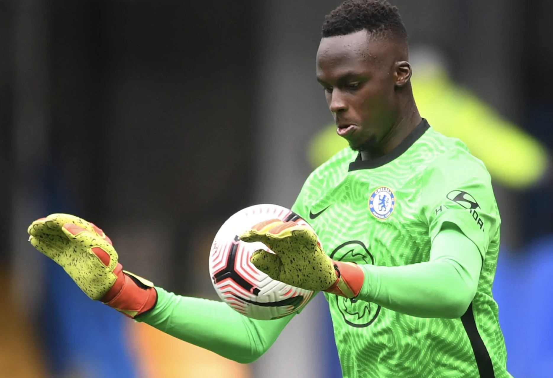 据此前媒体报道,切尔西新任主力门将门迪是切赫所推荐的,而这名