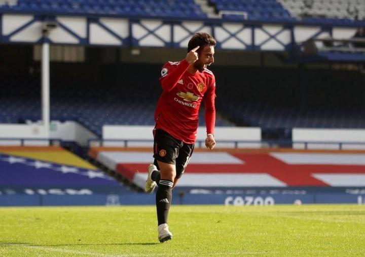 萨哈:曼联想有竞争力,需要签下4名b费这样的球员