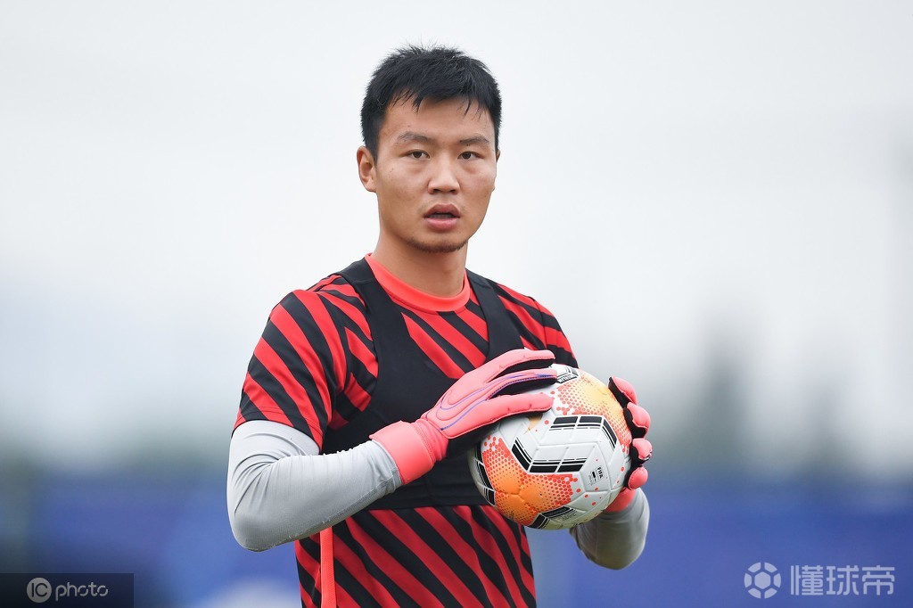 陈威:我踢过好几年前锋,作为守门员进球不是我考虑的重点