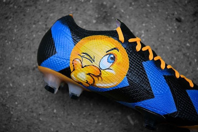 布罗佐维奇上脚涂鸦定制款足球鞋