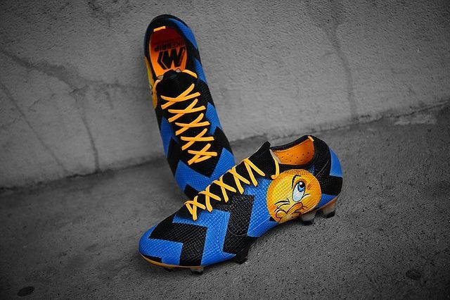 布罗佐维奇上脚涂鸦定制款足球鞋